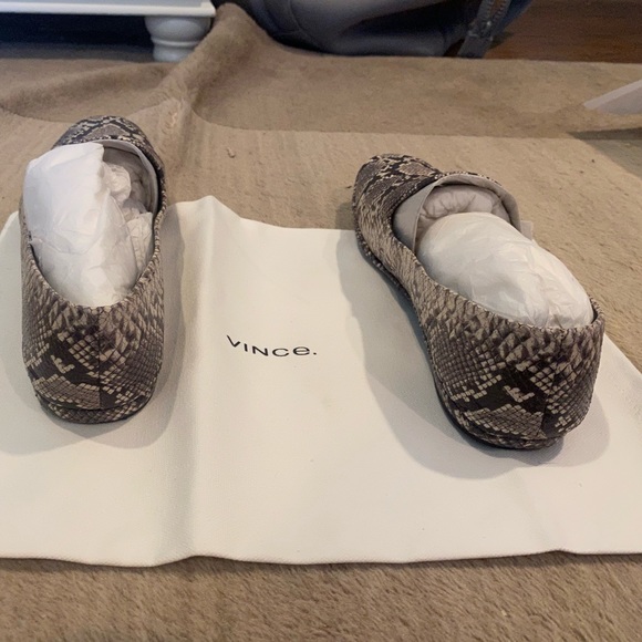 Vince Snakeskin Pattern “Paz” Leather Loafer Black/White/Grey Size: 8.5 - Picture 4 of 10